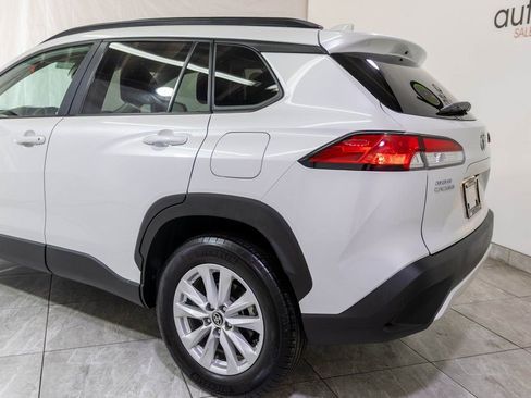 Used 2024 Toyota Corolla Cross LE image 5