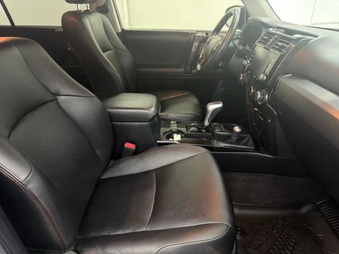 Used 2021 Toyota 4Runner TRD Off-Road Premium w/ Moonroof Package AWD/4WD image 31