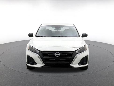 Used 2025 Nissan Altima 2.5 SV FWD image 2
