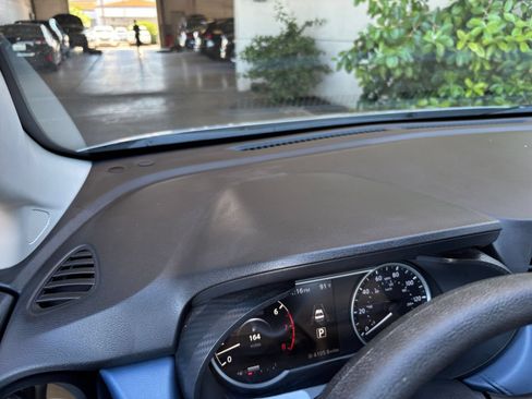 Used 2025 Nissan Versa SV FWD image 33