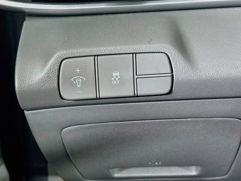 Used 2025 Hyundai Elantra Sport FWD image 16