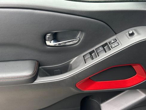 Used 2025 Nissan Frontier PRO-4X image 10