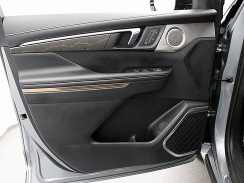 Certified 2025 Buick Enclave Avenir w/ Super Cruise Package image 22