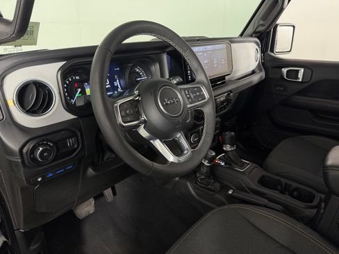 Used 2025 Jeep Wrangler Unlimited Sahara w/ Safety Group AWD/4WD image 20