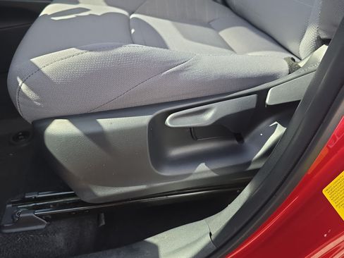 Used 2025 Toyota Corolla Cross AWD Hybrid w/ Moonroof Package image 19