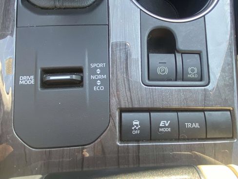 Used 2022 Toyota Highlander Limited AWD/4WD image 31