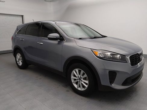 Used 2020 Kia Sorento LX image 11
