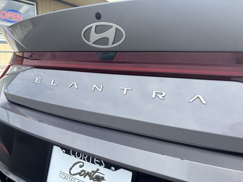 Used 2025 Hyundai Elantra SEL FWD image 10
