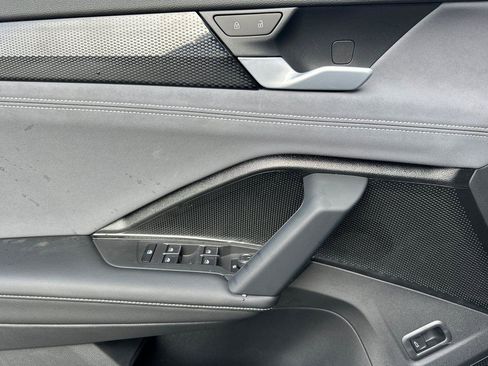 New 2026 Volkswagen Tiguan SE image 10