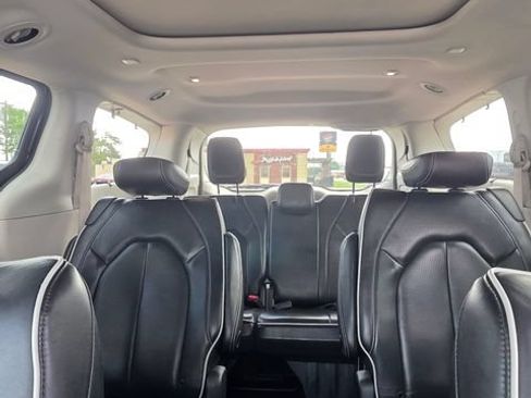 Used 2023 Chrysler Pacifica Limited FWD image 22
