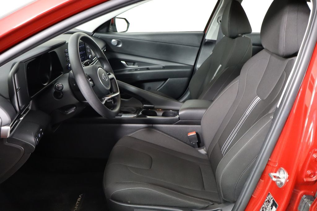Used 2021 Hyundai Elantra Blue FWD image 13