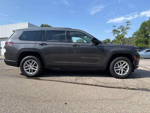 Used 2022 Jeep Grand Cherokee L Laredo w/ Luxury Tech Group I AWD/4WD image 6