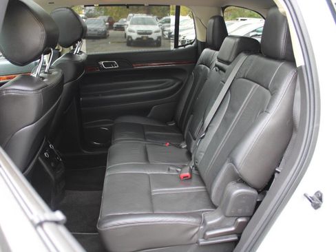 Used 2019 Lincoln MKT AWD image 28