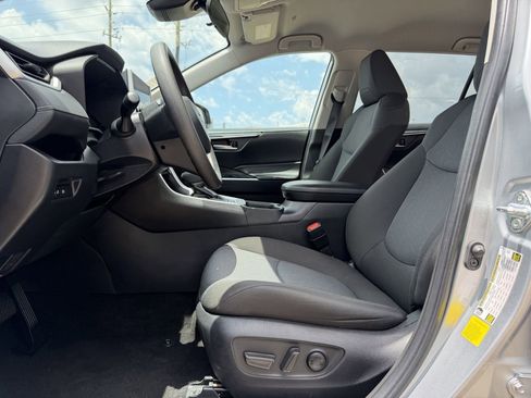 Used 2025 Toyota RAV4 XLE FWD image 27