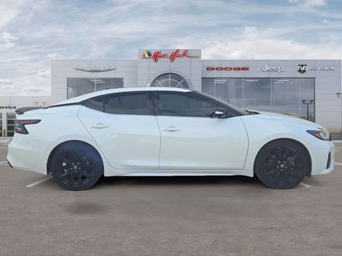 Used 2021 Nissan Maxima SR w/ Sport Mat Group FWD image 6