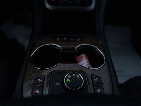 Certified 2023 GMC Acadia SLE w/ Driver Convenience Package image 23