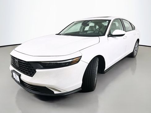 Certified 2023 Honda Accord EX image 3