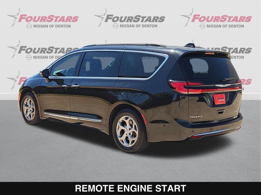 Used 2023 Chrysler Pacifica Limited w/ Uconnect Theater Family Group FWD image 7