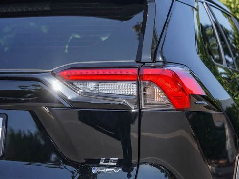 Used 2025 Toyota RAV4 LE AWD/4WD image 7
