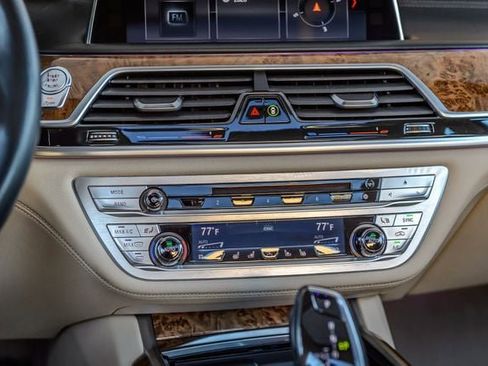 Used 2018 BMW 740i image 31