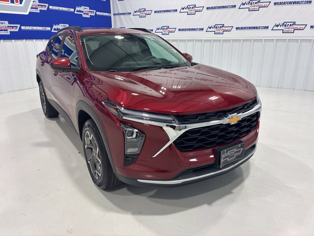 Used 2025 Chevrolet Trax LT FWD image 8