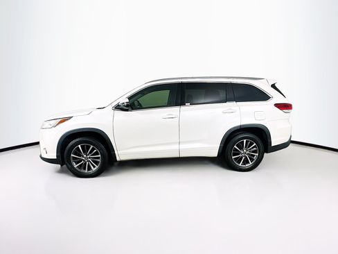 Used 2018 Toyota Highlander XLE FWD image 4