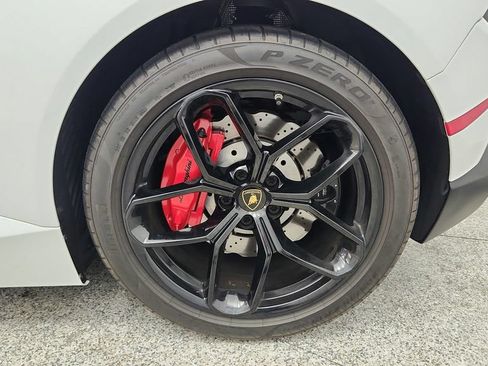 Used 2018 Lamborghini Huracan LP 580-2 RWD image 17