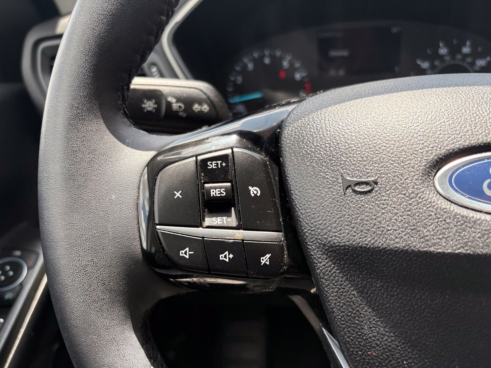 Used 2022 Ford Escape SE w/ SE Sport Appearance Package AWD/4WD image 38