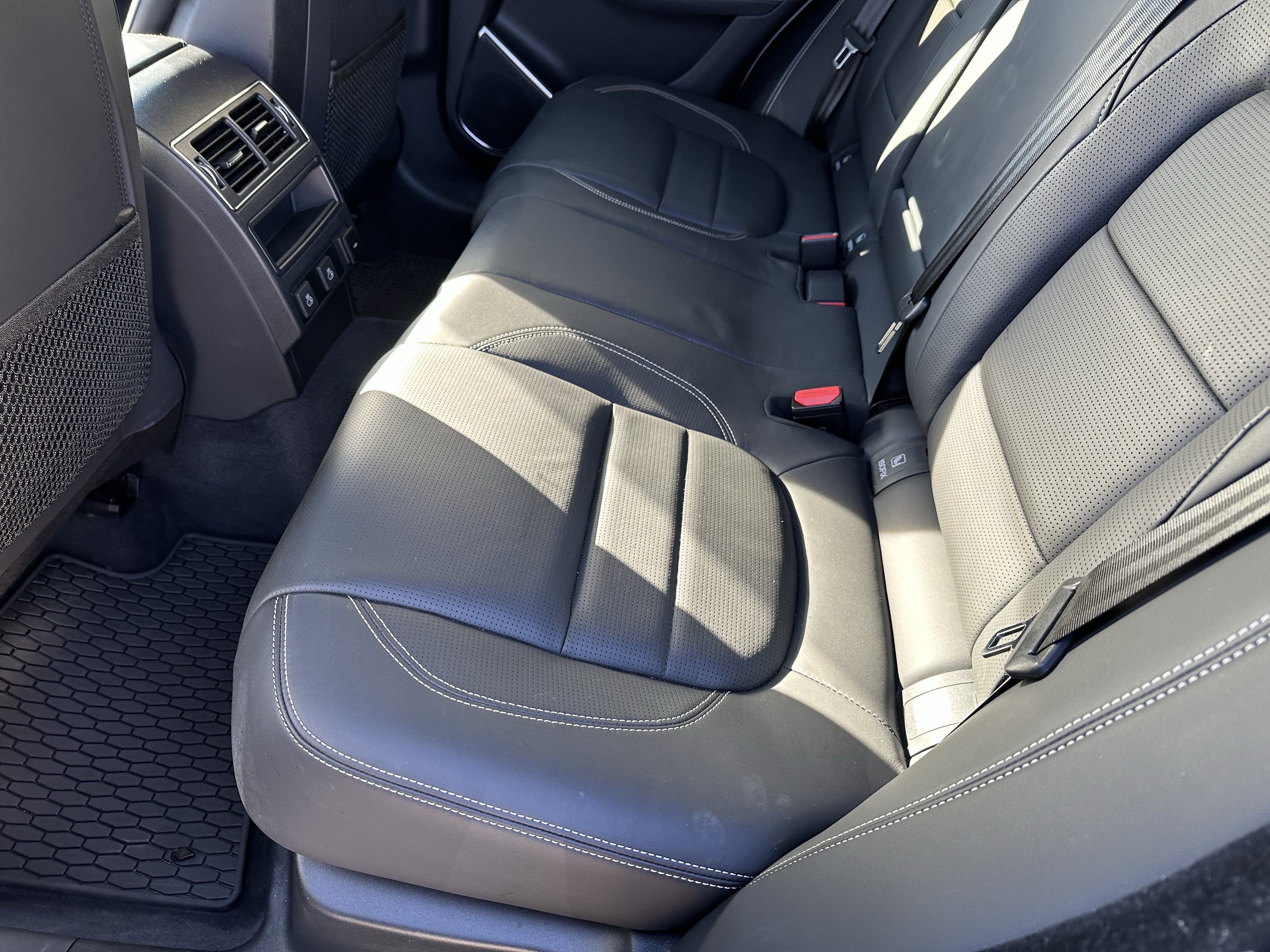 Certified 2026 Jaguar F-PACE R-Dynamic S AWD/4WD image 34