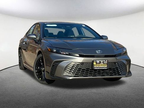 New 2026 Toyota Camry SE FWD image 2