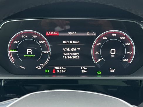 Used 2023 Audi e-tron Premium w/ Convenience Plus Package image 22
