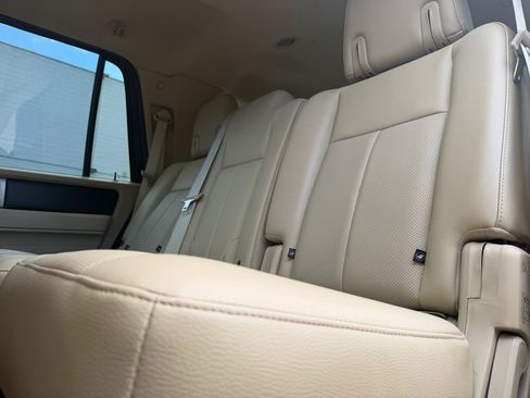 Used 2017 Ford Expedition Limited w/ Limited Appearance Package AWD/4WD image 10