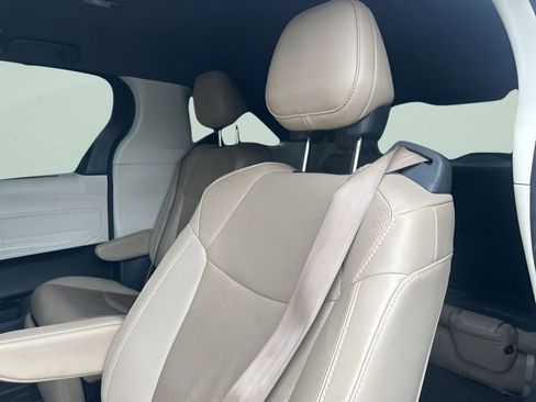 Certified 2021 Toyota Sienna Limited image 18