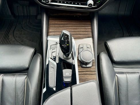 Used 2017 BMW 530i xDrive image 14