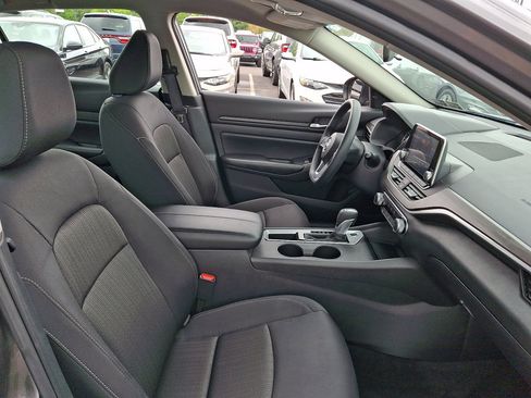 Used 2025 Nissan Altima 2.5 SV FWD image 12