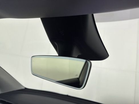 Used 2024 Tesla Model Y Long Range RWD image 11