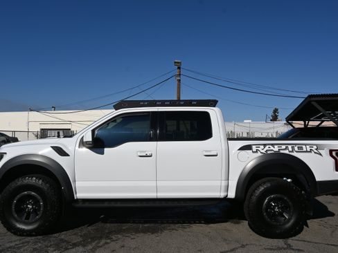 Used 2017 Ford F150 Raptor w/ Equipment Group 802A Luxury AWD/4WD image 2