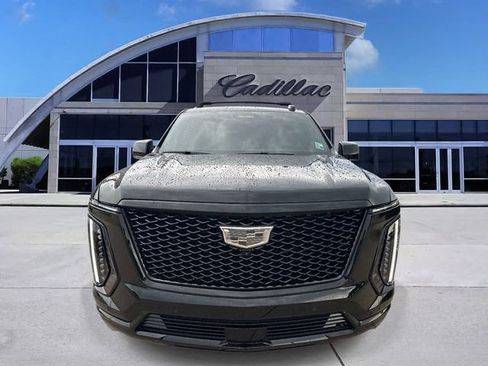 Used 2026 Cadillac Escalade ESV Platinum Sport AWD/4WD image 2