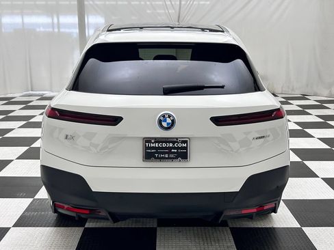 Used 2024 BMW iX xDrive50 w/ Premium Package AWD/4WD image 6