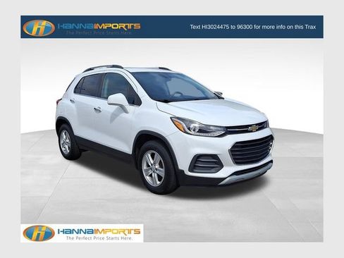 Used 2020 Chevrolet Trax LT w/ LT Convenience Package FWD image 1
