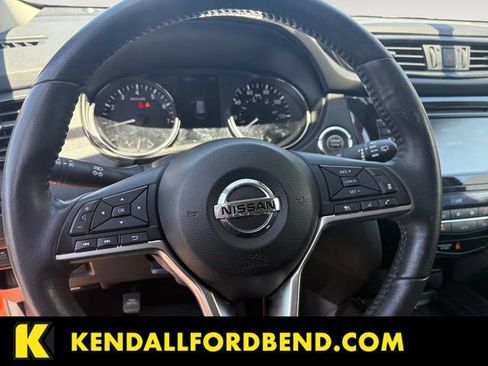 Used 2018 Nissan Rogue SV w/ Premium Package AWD/4WD image 12