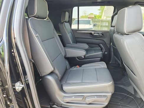New 2026 Chevrolet Suburban Premier w/ Sun And Tow Package AWD/4WD image 14