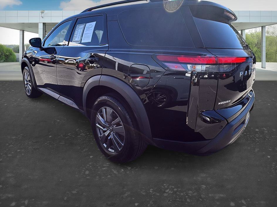 Certified 2025 Nissan Pathfinder SV FWD image 3