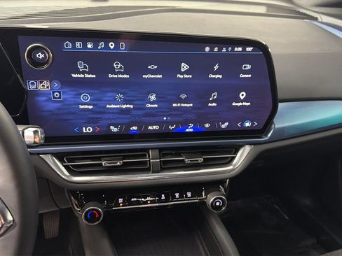 Used 2024 Chevrolet Equinox EV LT FWD image 22