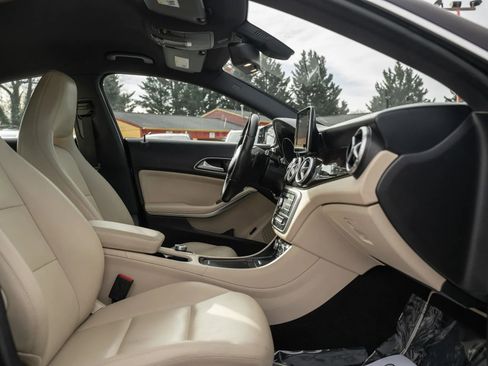 Used 2015 Mercedes-Benz CLA 250 image 12