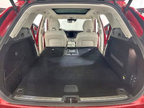 Used 2018 Volvo XC60 T8 Inscription image 16