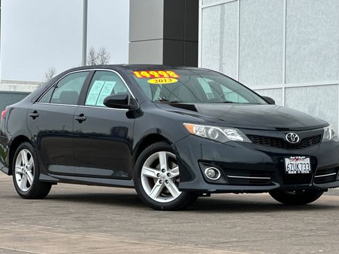Used 2013 Toyota Camry SE image 2
