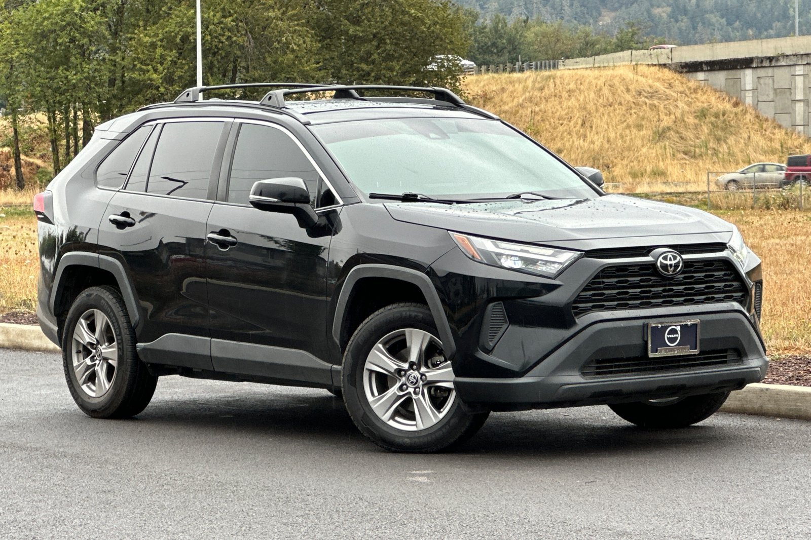 Used 2022 Toyota RAV4 XLE w/ Convenience Package AWD/4WD image 1