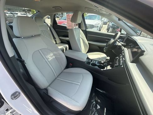 Used 2025 Hyundai Sonata SE FWD image 23