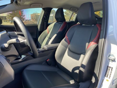 Used 2025 Toyota Prius XSE image 7